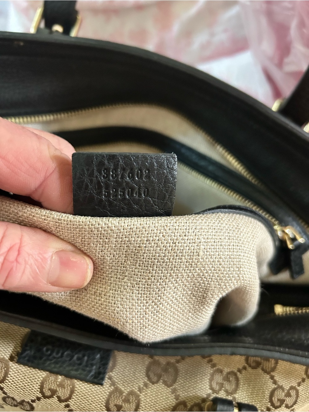 Gucci Beige GG Canvas Tote with Black Leather Accents - Picture 4 of 6